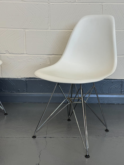 Set of 4 Vitra Eames DSR ‘Eiffel’ Chairs by Charles & Ray Eames